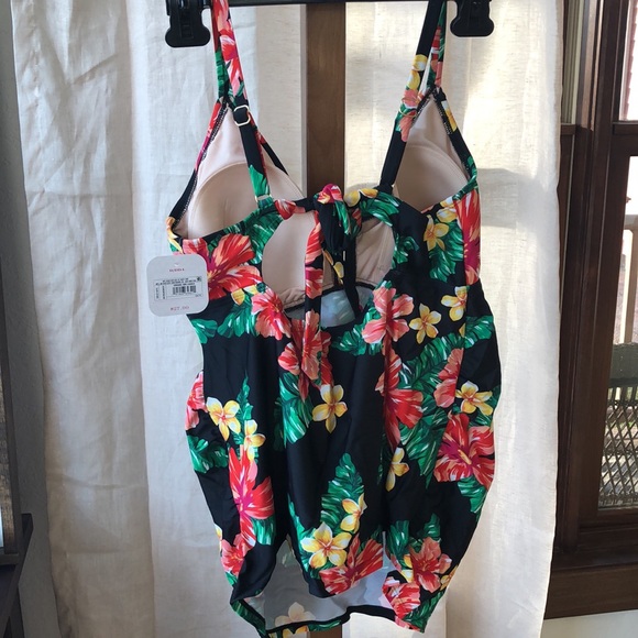 Maternity swimsuit top - Picture 6 of 6